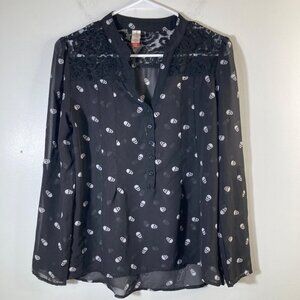 Womens No Boundaries 1/2 Button Sheer Black White Skull Blouse‎ Roll Sleeve 3-5